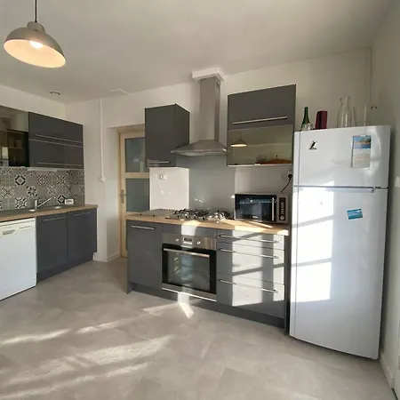 Maison Avec Jardin A 450m De La A - Fr-1-368-453 Holiday home *